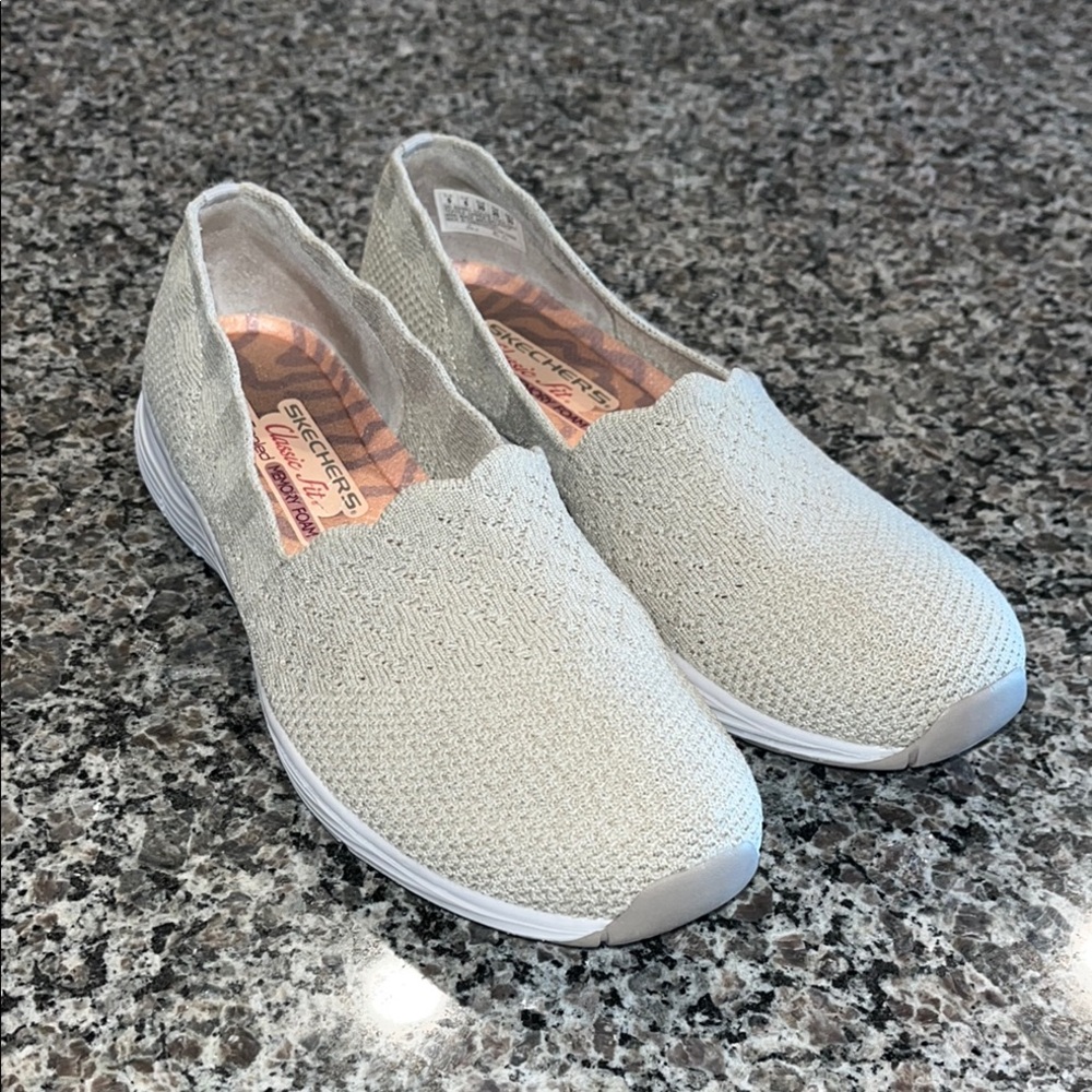 Skechers Gray Slip-On Sneakers with Cushioned Comfort. Excellent condition!